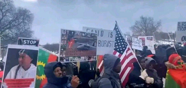 Hawaasi Oromoo USA Magaalaa Mineesootaafi Washingtan DC, jiraatan hiriira bahuun haleellaaa xiyyaaraa Oromiyaa keesaatti humna qilleensaa mootummaa Bilxiginnaan raawwachaa jiru balaaleffatan